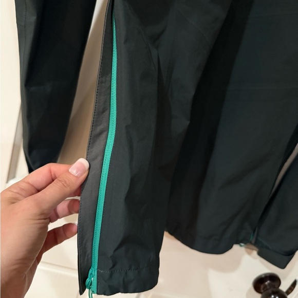 Outdoor Research Women's Aspire Gore-Tex
Jacket V055 Green SP - Picture 2 of 7